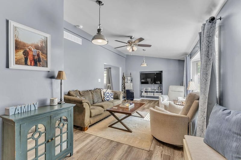 3806 25th Ter, St Joseph, MO 64505