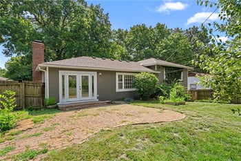 10810 Oak St, Kansas City, MO 64114