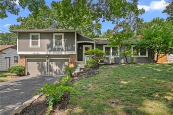 10810 Oak St, Kansas City, MO 64114