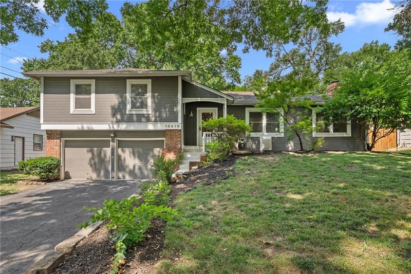 10810 Oak St, Kansas City, MO 64114