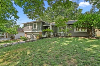 10810 Oak St, Kansas City, MO 64114