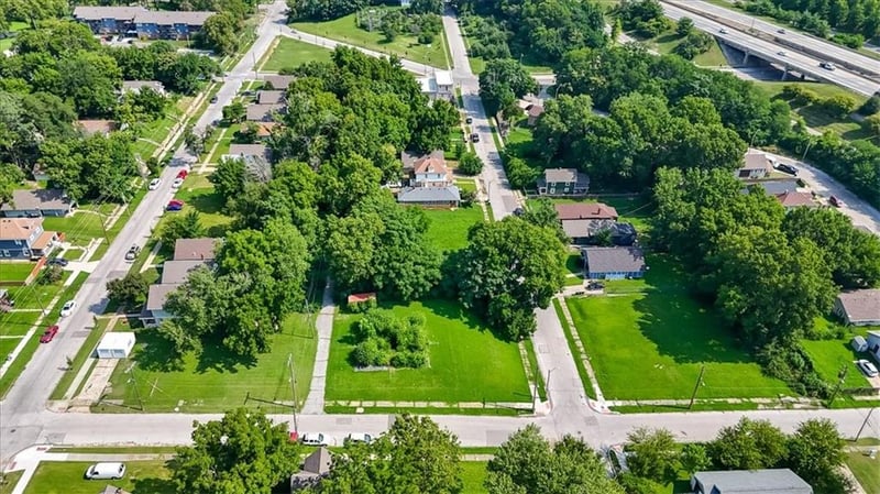 1612 30th St, Kansas City, MO 64109