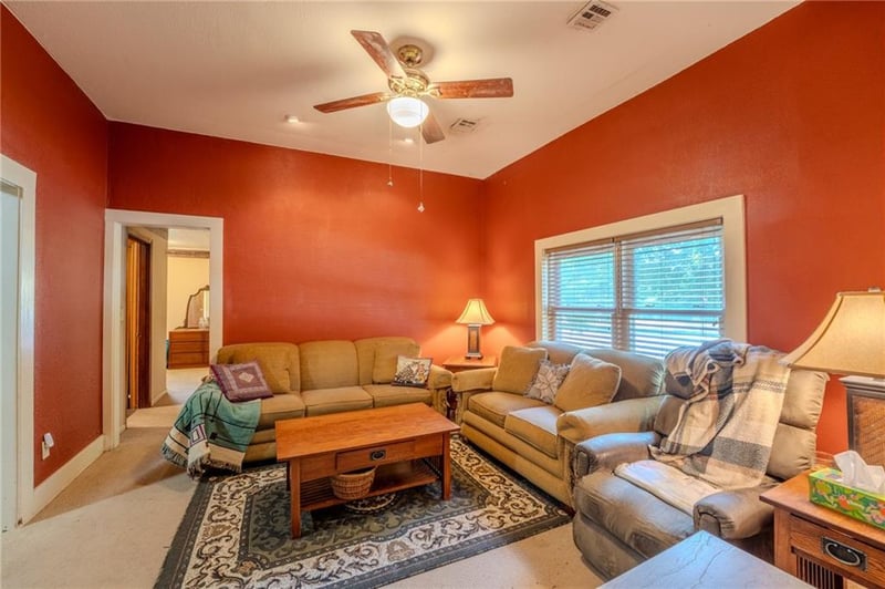 325 Montgomery St, Thayer, KS 66776