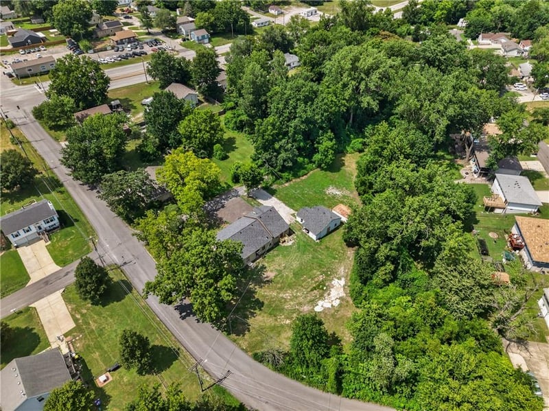 5851 Barnes Ave, Kansas City, MO 64119
