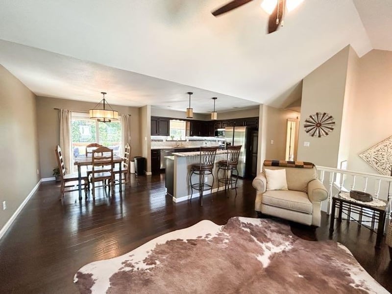 6619 Sioux Dr, Kansas City, MO 64152