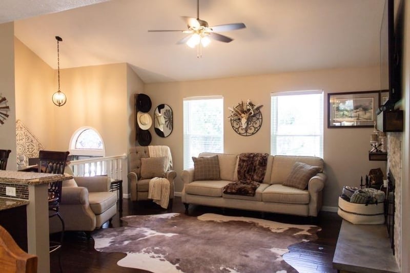 6619 Sioux Dr, Kansas City, MO 64152