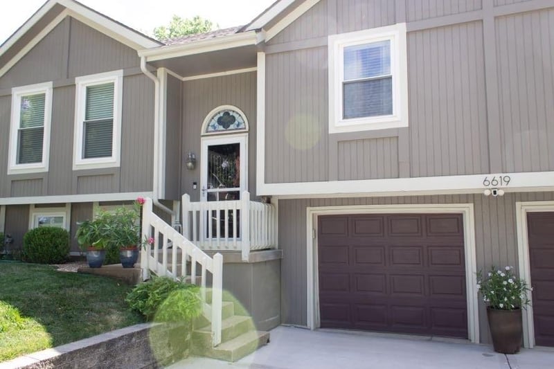 6619 Sioux Dr, Kansas City, MO 64152