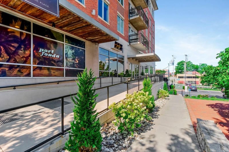 4141 Pennsylvania Ave #407, Kansas City, MO 64111