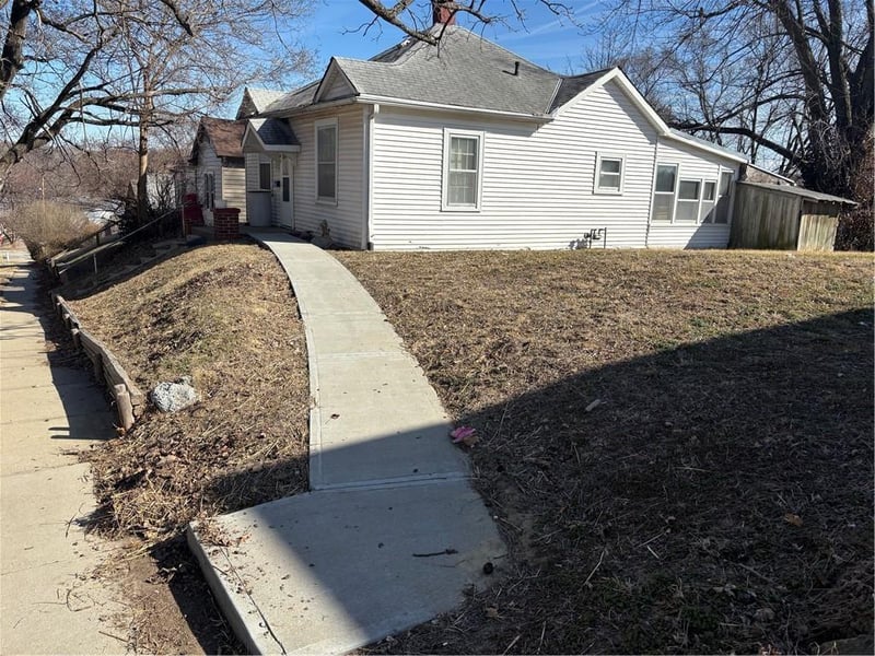 606 Harmon St, St Joseph, MO 64504