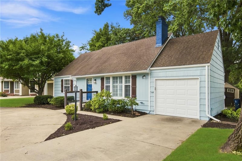 3705 71st St, Prairie Village, KS 66208