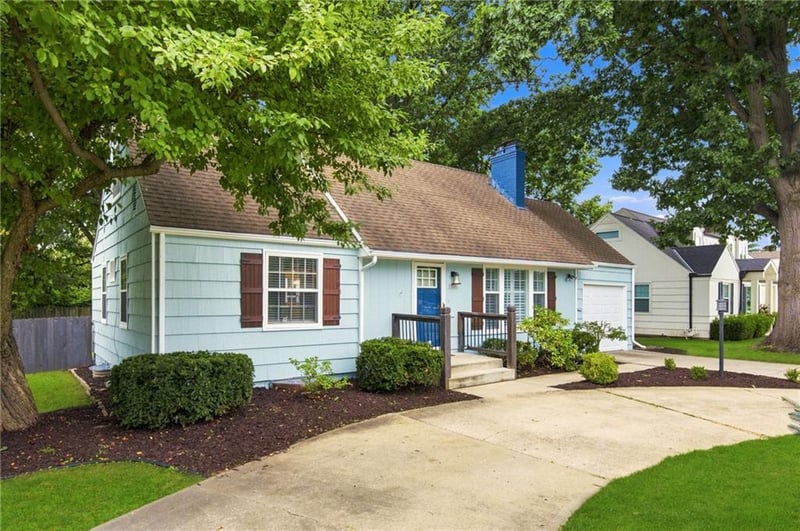 3705 71st St, Prairie Village, KS 66208