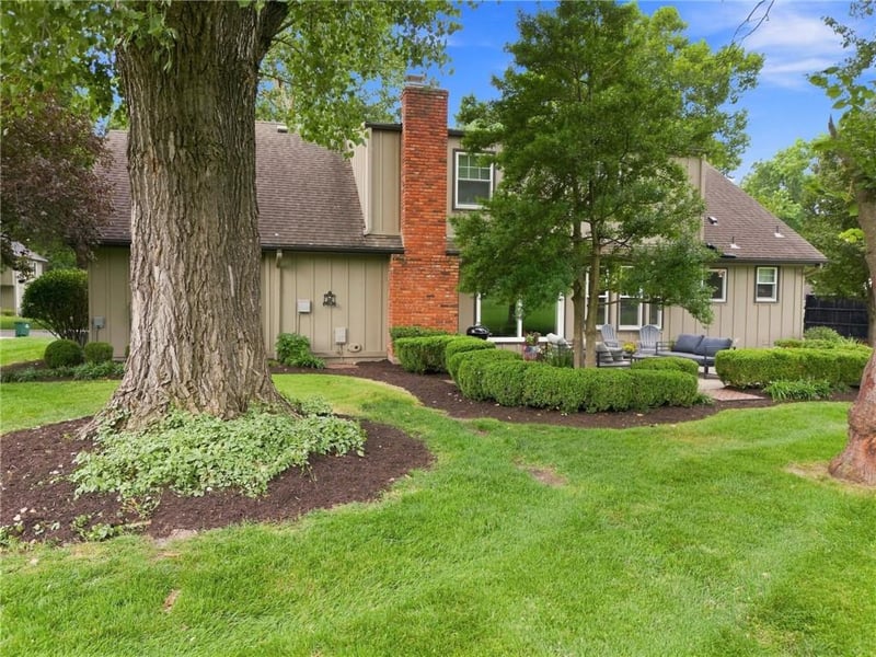 12855 Sagamore Rd, Leawood, KS 66209