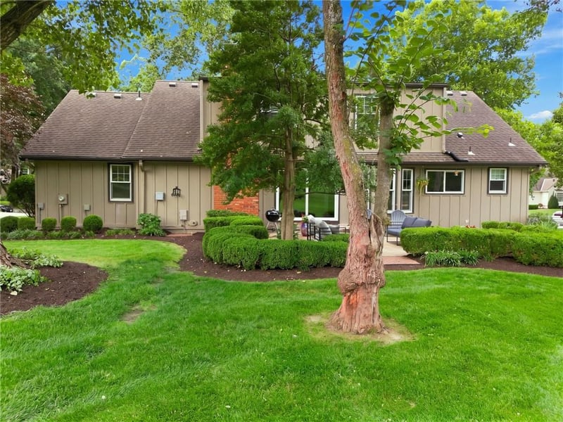 12855 Sagamore Rd, Leawood, KS 66209
