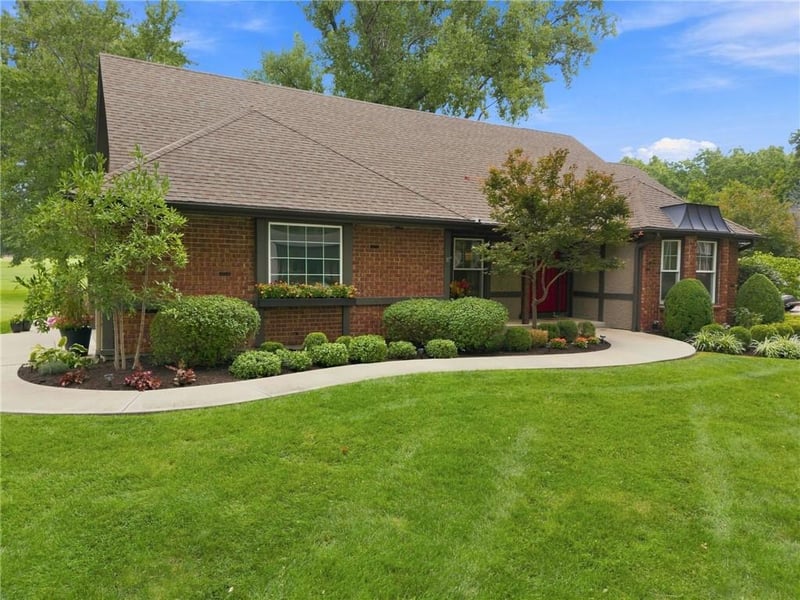 12855 Sagamore Rd, Leawood, KS 66209