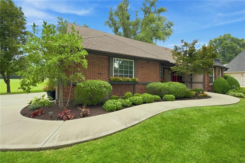 12855 Sagamore Rd, Leawood, KS 66209
