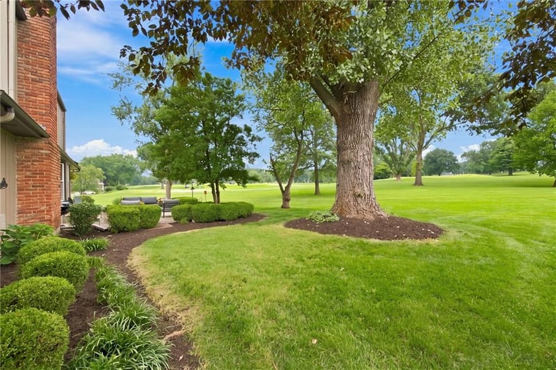 12855 Sagamore Rd, Leawood, KS 66209
