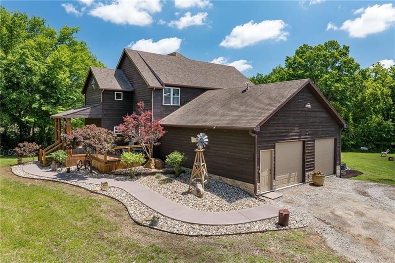 6280 Sale Barn Rd, Cameron, MO 64429