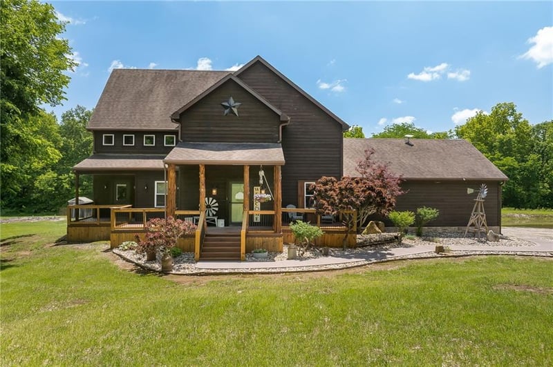 6280 Sale Barn Rd, Cameron, MO 64429