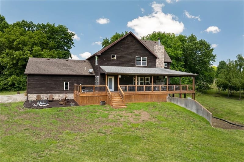 6280 Sale Barn Rd, Cameron, MO 64429