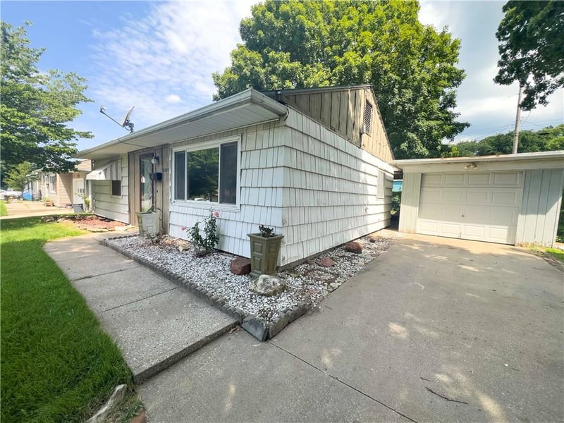 2205 Maple St, St Joseph, MO 64507