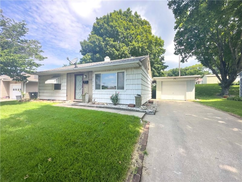 2205 Maple St, St Joseph, MO 64507
