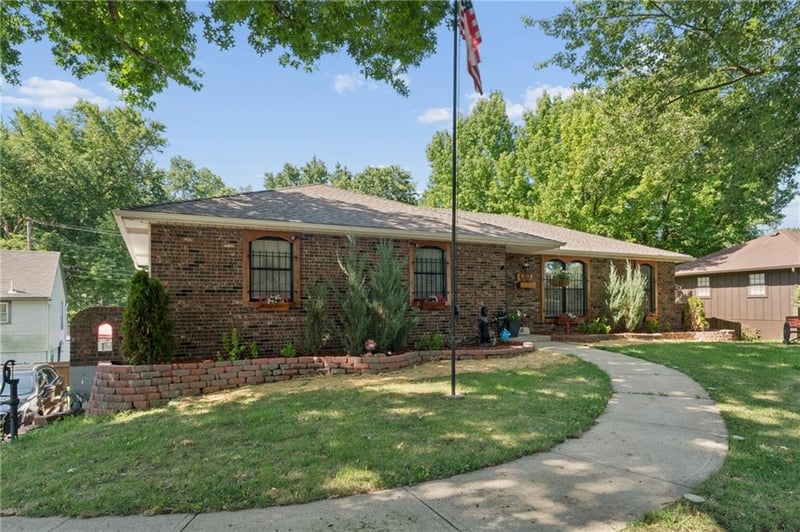 8203 New Jersey Ave, Kansas City, KS 66112