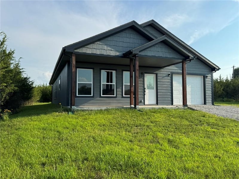 213 Bald Eagle Dr, Linn Valley, KS 66040