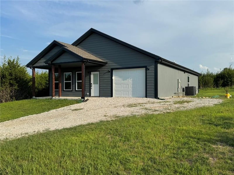 213 Bald Eagle Dr, Linn Valley, KS 66040