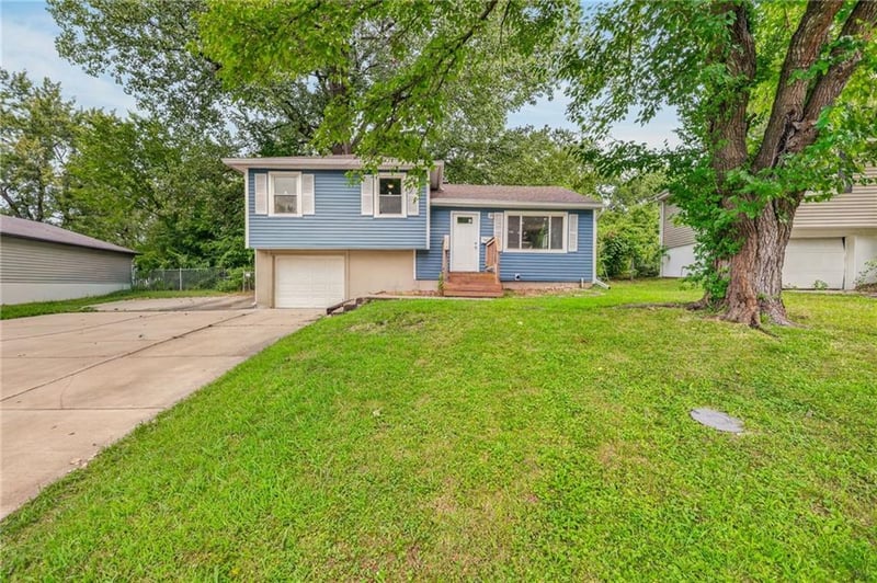 4925 Smalley Ave, Kansas City, MO 64119