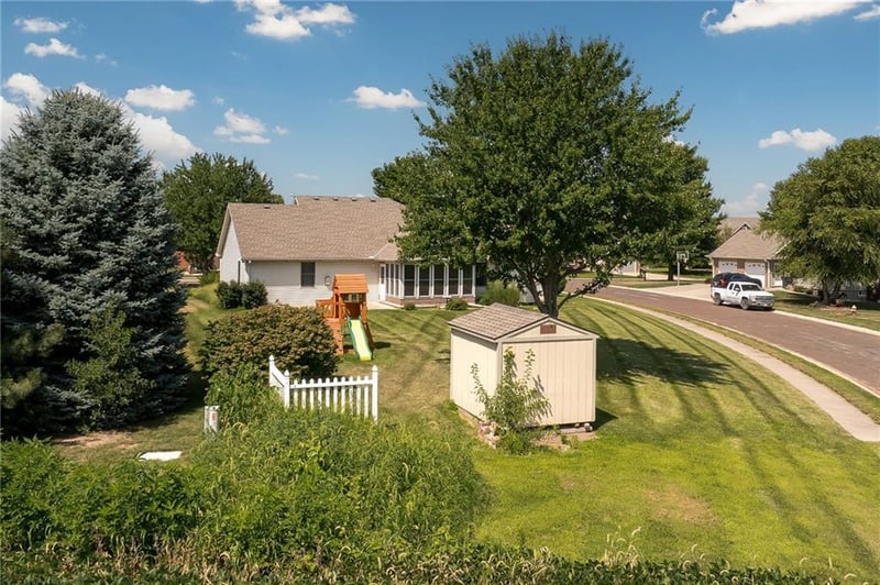 501 Natalee Ln, Gower, MO 64454
