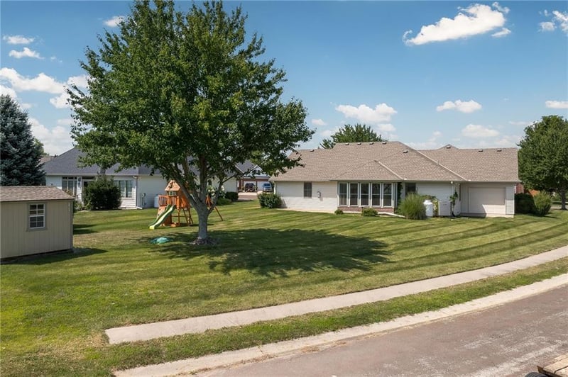 501 Natalee Ln, Gower, MO 64454