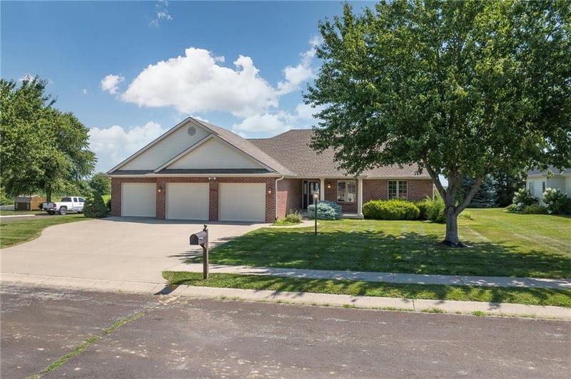 501 Natalee Ln, Gower, MO 64454