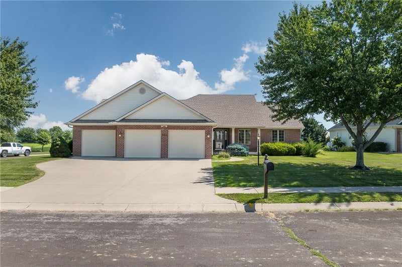 501 Natalee Ln, Gower, MO 64454
