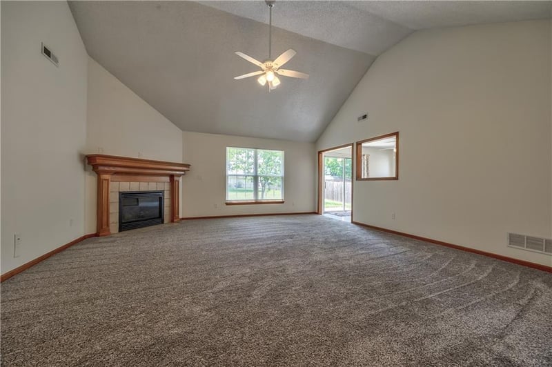 702 Hillside Ct, Grain Valley, MO 64029