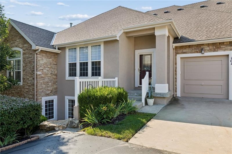 11575 S Bell Court Drive#104 Dr, Olathe, KS 66061