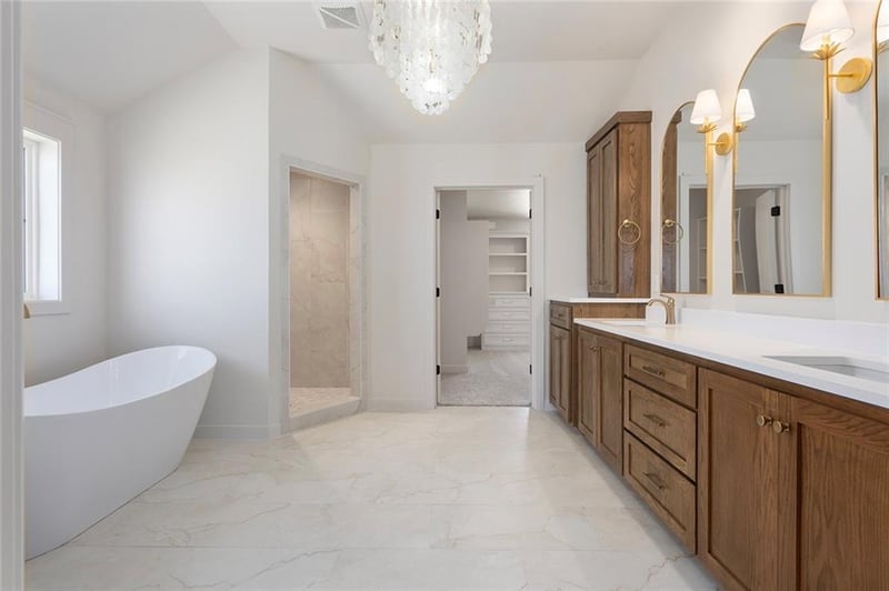 5518 Thousand Oaks Dr, Parkville, MO 64152