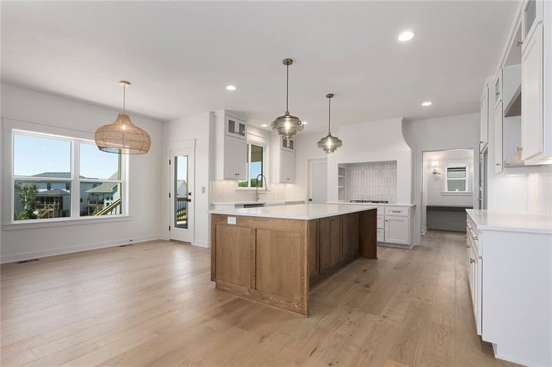 5518 Thousand Oaks Dr, Parkville, MO 64152