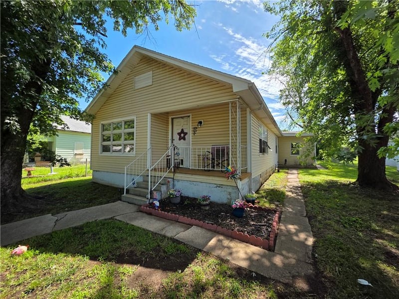 222 Burns St, Independence, KS 67301