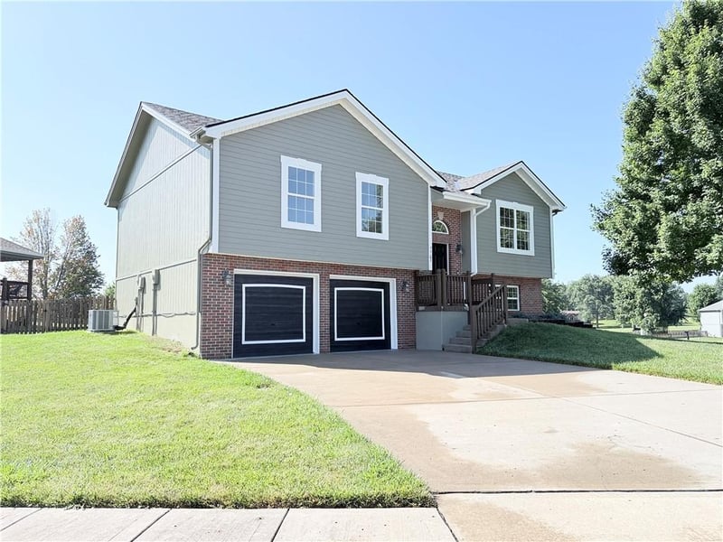 1101 18th St, Kearney, MO 64060