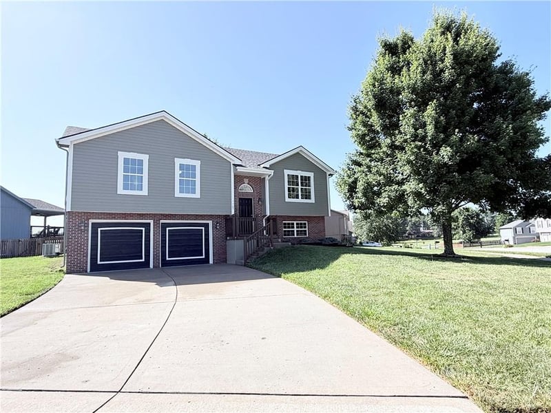 1101 18th St, Kearney, MO 64060