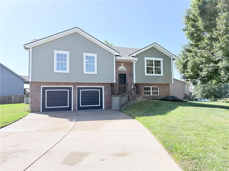 1101 18th St, Kearney, MO 64060