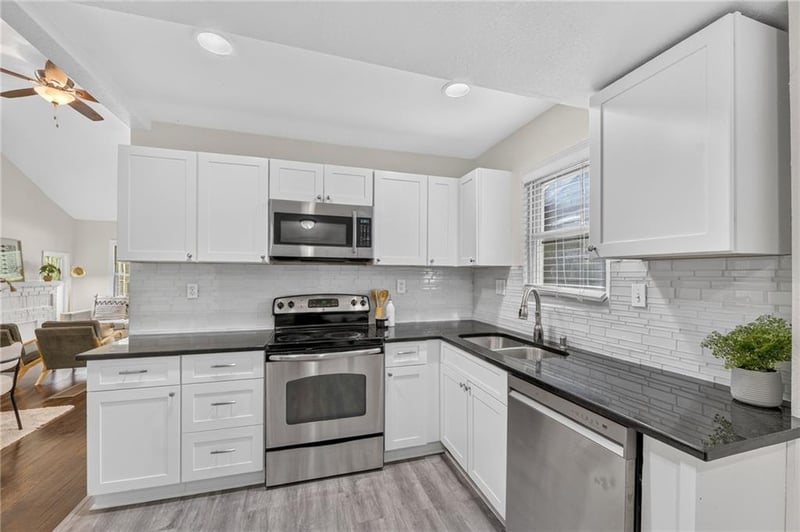 7637 Jefferson St, Kansas City, MO 64114