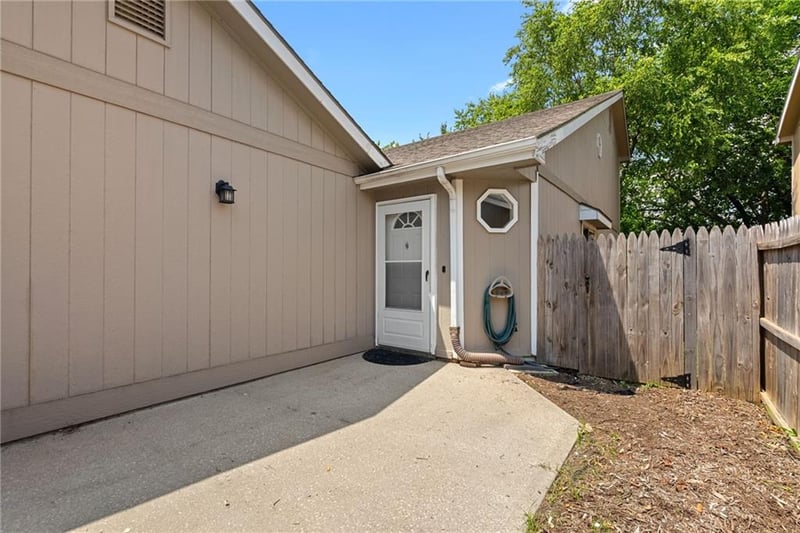 517 Eldridge St, Lawrence, KS 66049