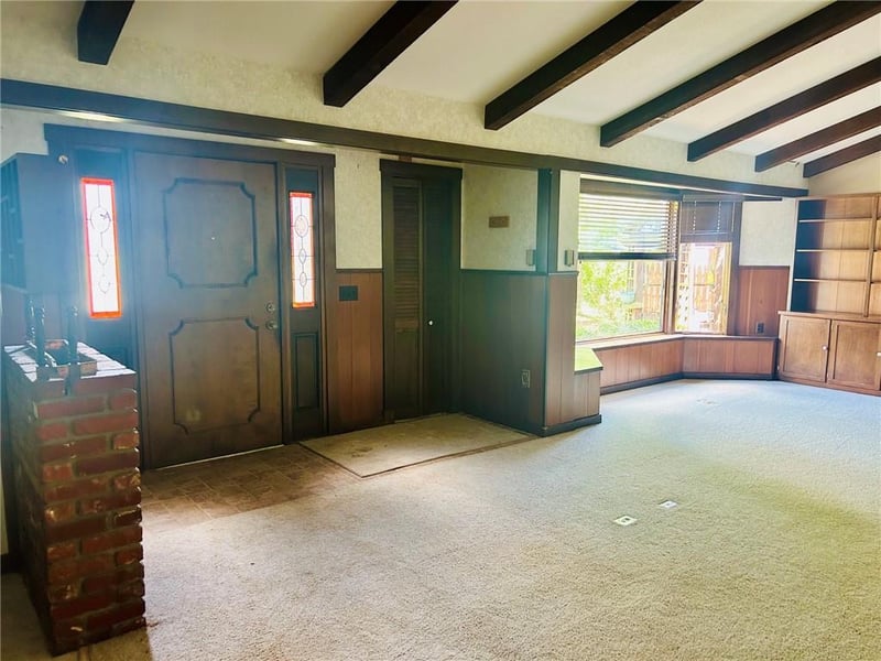 108 Crestview Dr, Parsons, KS 67357