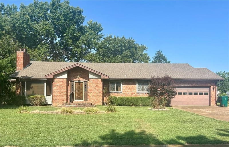 108 Crestview Dr, Parsons, KS 67357