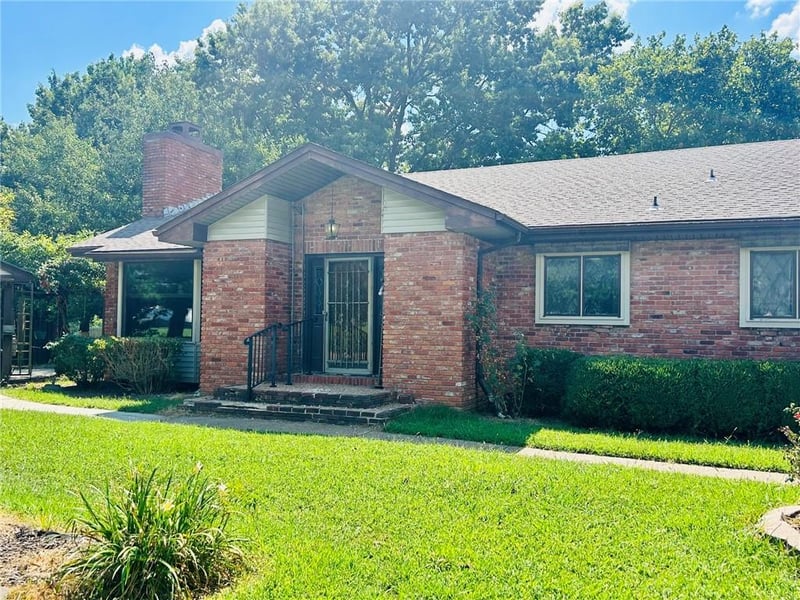 108 Crestview Dr, Parsons, KS 67357