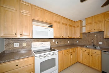 4505 E 112th St, Kansas City, MO 64137