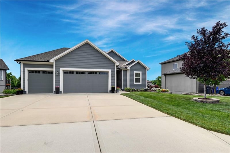 25973 143rd Ter, Olathe, KS 66061