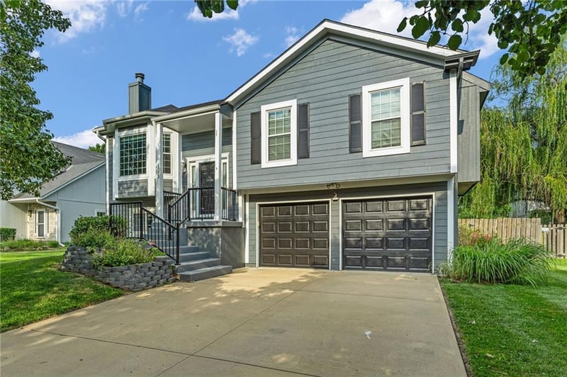 1073 Logan St, Olathe, KS 66061