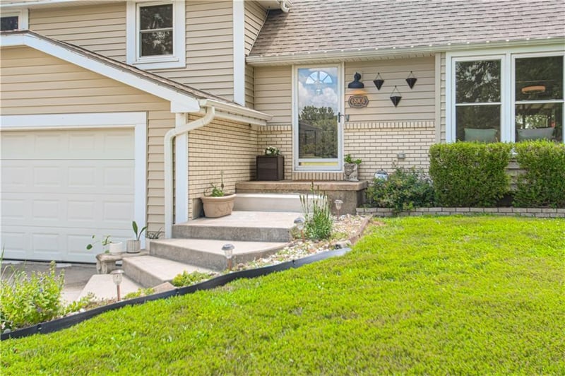 6901 202nd Ter, Overland Park, KS 66013